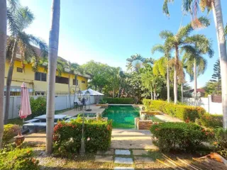 Casa en alquiler y en venta de 4 habitaciones en Bang Lamung, Chonburi