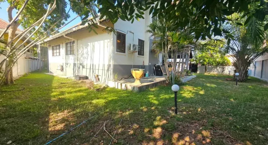 Casa en alquiler y en venta de 4 habitaciones en Bang Lamung, Chonburi