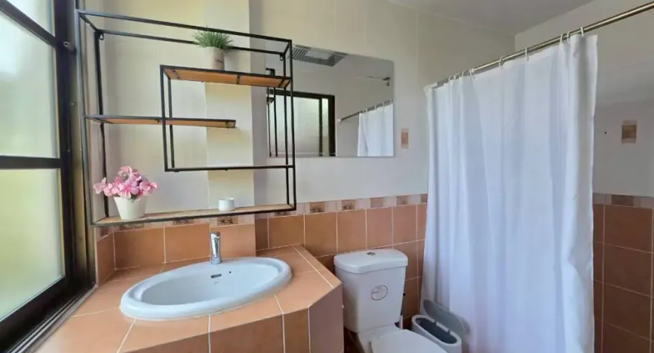 Casa en alquiler y en venta de 4 habitaciones en Bang Lamung, Chonburi