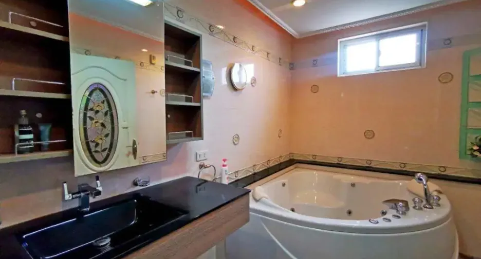For rent and for sale 2 bedrooms house in Bang Lamung, Chonburi
