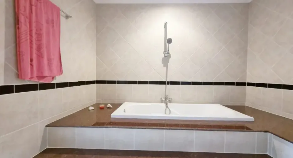 Condo en venta de 2 habitaciones en Bang Lamung, Chonburi