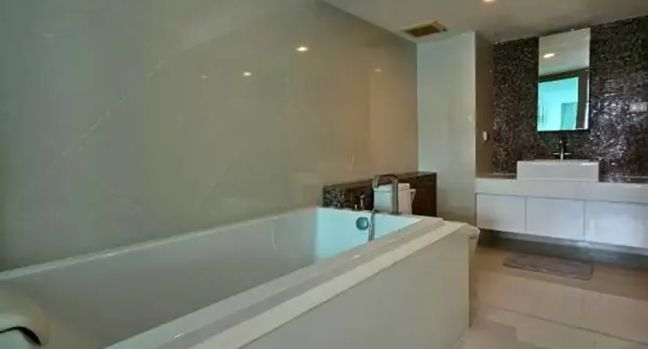 出租 和 出售 2 卧室 公寓 在 Bang Lamung, Chon Buri