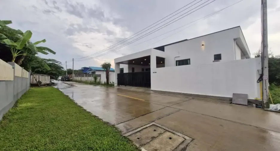 For sale 4 bedrooms house in Bang Lamung, Chonburi