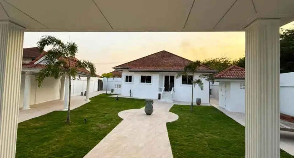 Casa en venta de 4 habitaciones en Bang Lamung, Chonburi