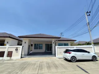 À louer et à vendre 3 chambres maison à Bang Lamung, Chonburi
