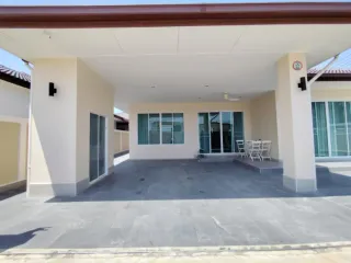À louer et à vendre 3 chambres maison à Bang Lamung, Chonburi