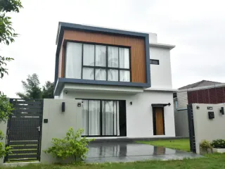 Casa en venta de 4 habitaciones en Bang Lamung, Chonburi