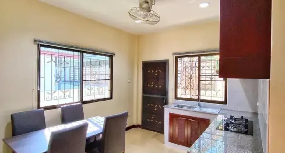 For rent そして for sale 3 ベッドルーム house in Bang Lamung, Chonburi