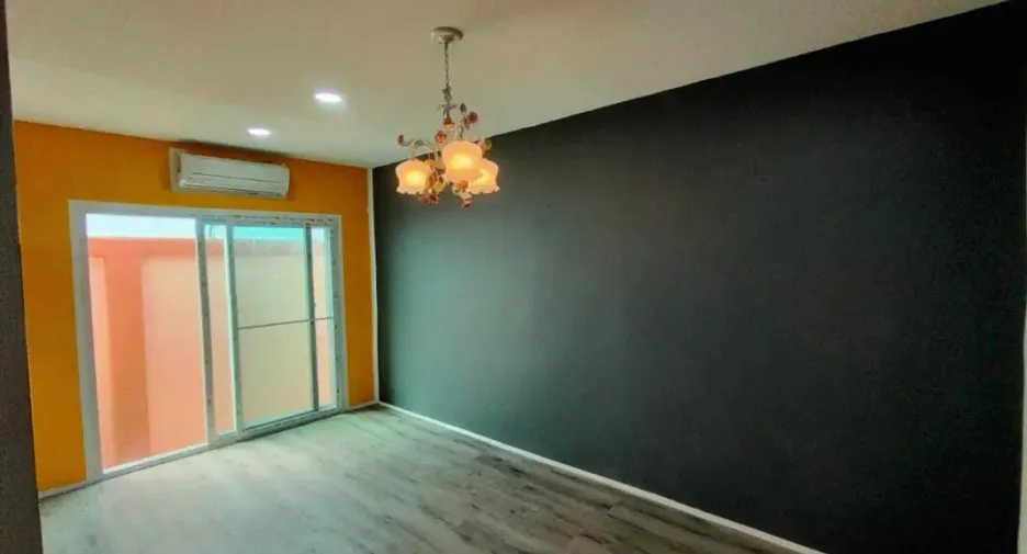 À louer et à vendre 2 chambres maison à Huay Yai, Pattaya