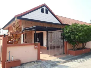 À louer et à vendre 2 chambres maison à Bang Lamung, Chonburi