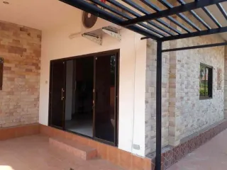 À louer et à vendre 2 chambres maison à Bang Lamung, Chonburi
