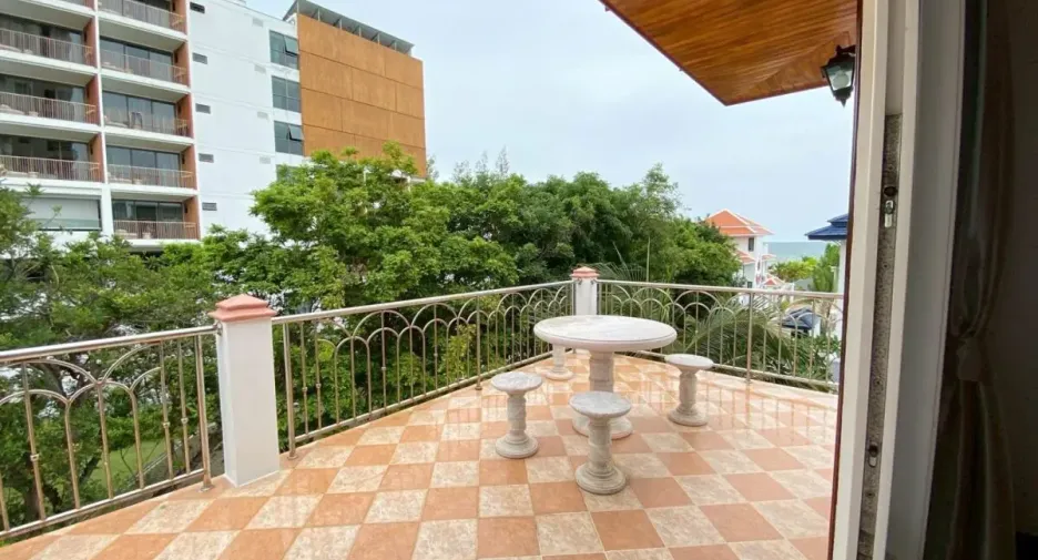 For rent 4 bedrooms house in Jomtien, Pattaya