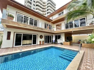 For Rent 4 Bedroom House In Bang Lamung, Chonburi