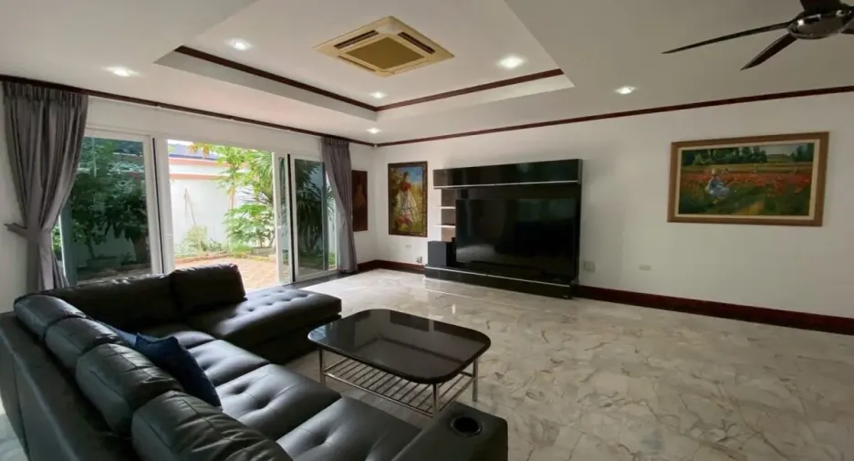 For rent 4 bedrooms house in Jomtien, Pattaya