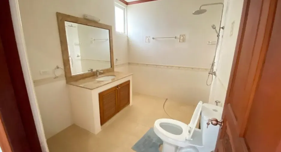 For rent 4 bedrooms house in Jomtien, Pattaya