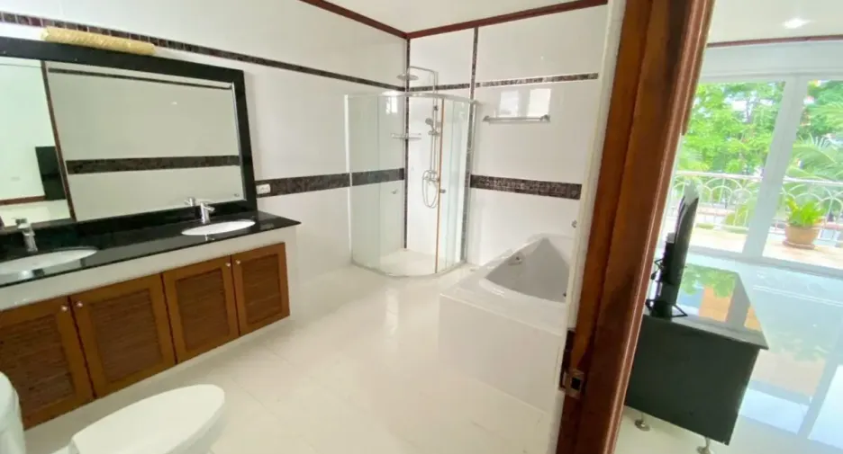For rent 4 bedrooms house in Jomtien, Pattaya