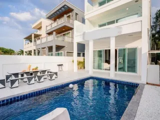 For rent 4 bedrooms house in North Pattaya, Pattaya