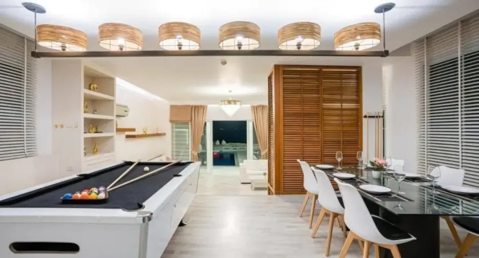 For rent 4 bedrooms house in North Pattaya, Pattaya