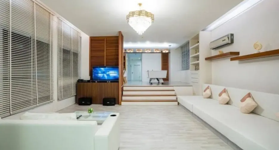 For rent 4 bedrooms house in North Pattaya, Pattaya