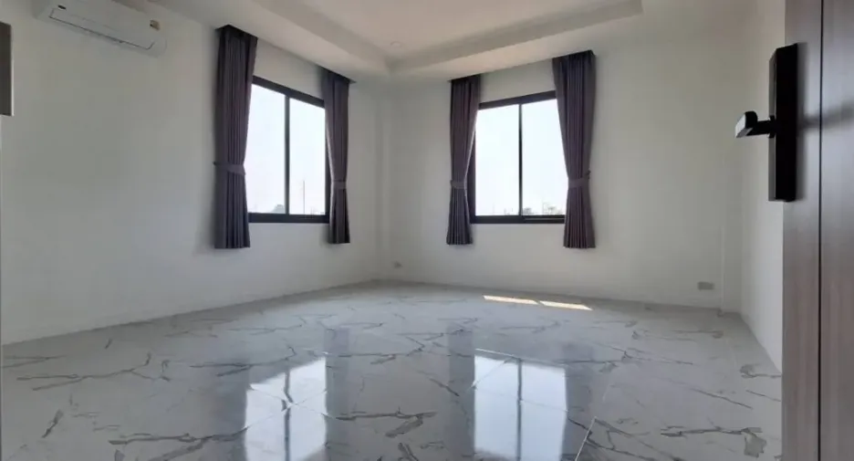 For rent 4 bedrooms house in Bang Lamung, Chonburi