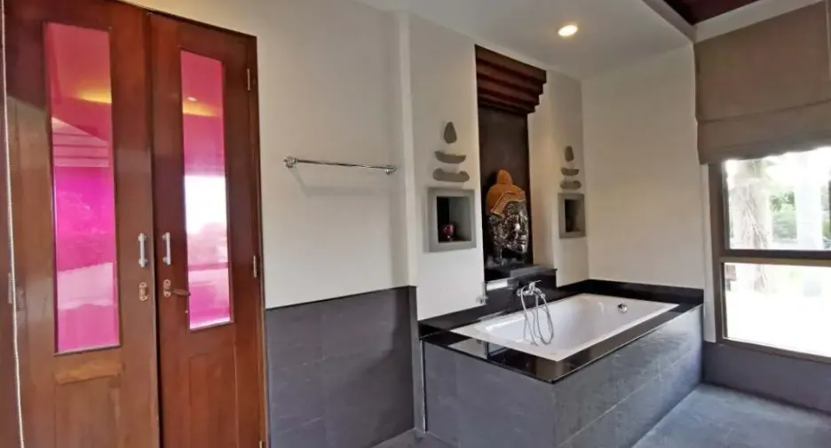 For rent 4 bedrooms house in Bang Lamung, Chonburi