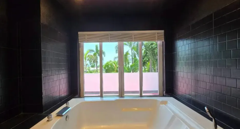 For rent 4 bedrooms house in Bang Lamung, Chonburi