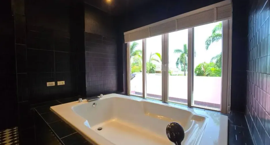 For rent 4 bedrooms house in Bang Lamung, Chonburi