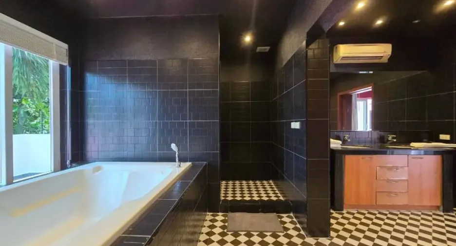 For rent 4 bedrooms house in Bang Lamung, Chonburi