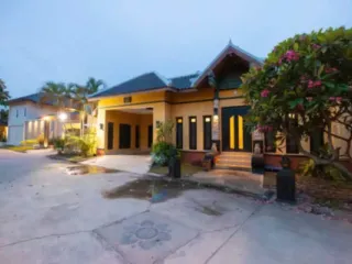 Haus zur Miete mit 4 Zimmer in Bang Lamung, Chonburi