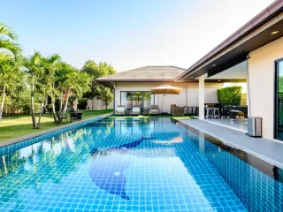 À louer 3 chambres maison à Bang Lamung, Chonburi