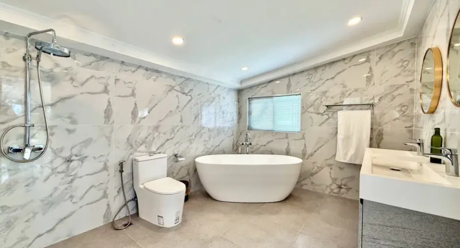 For rent 4 bedrooms house in Bang Lamung, Chonburi