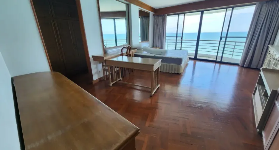 For rent 4 bedrooms condo in Bang Lamung, Chonburi