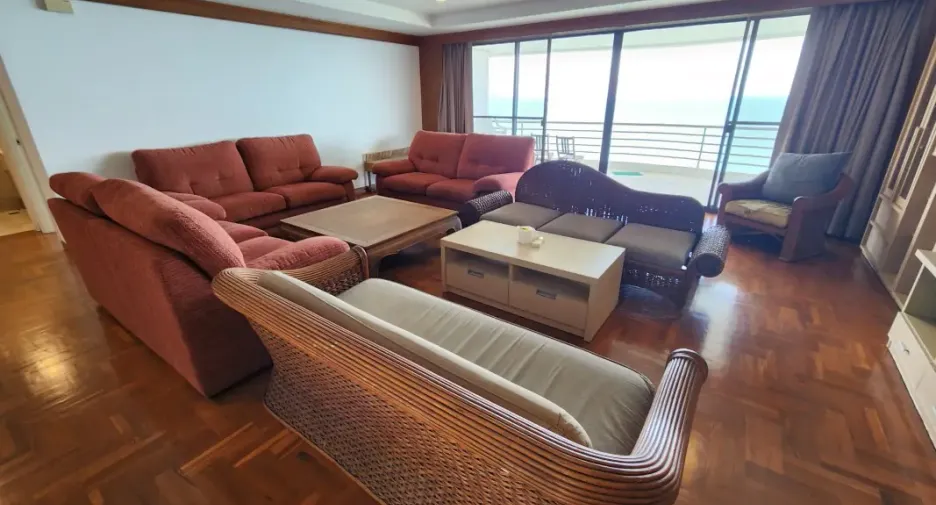 For rent 4 bedrooms condo in Bang Lamung, Chonburi