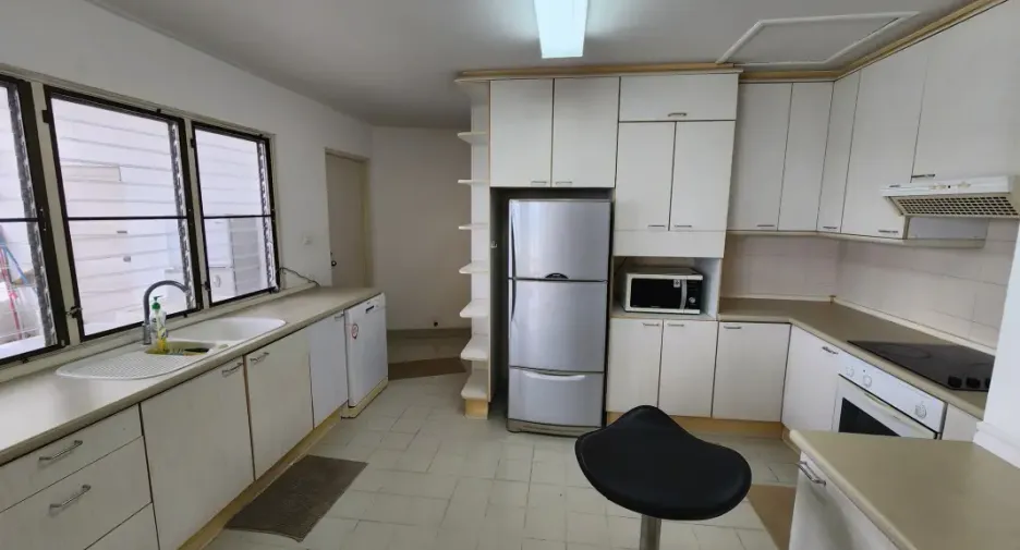 For rent 4 bedrooms condo in Bang Lamung, Chonburi