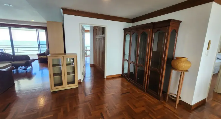 For rent 4 bedrooms condo in Bang Lamung, Chonburi