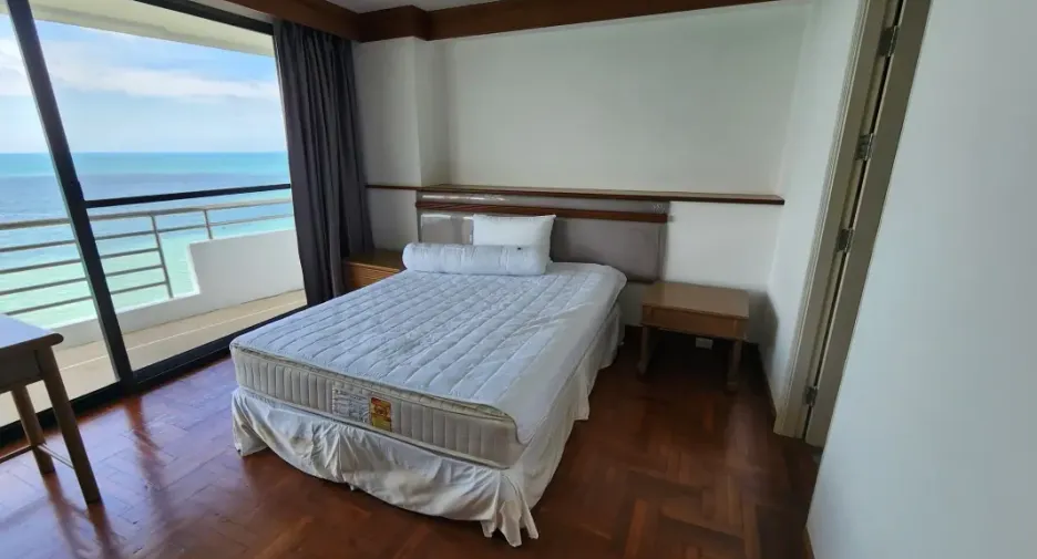 For rent 4 bedrooms condo in Bang Lamung, Chonburi