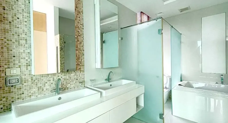 For rent 3 bedrooms condo in Bang Lamung, Chonburi