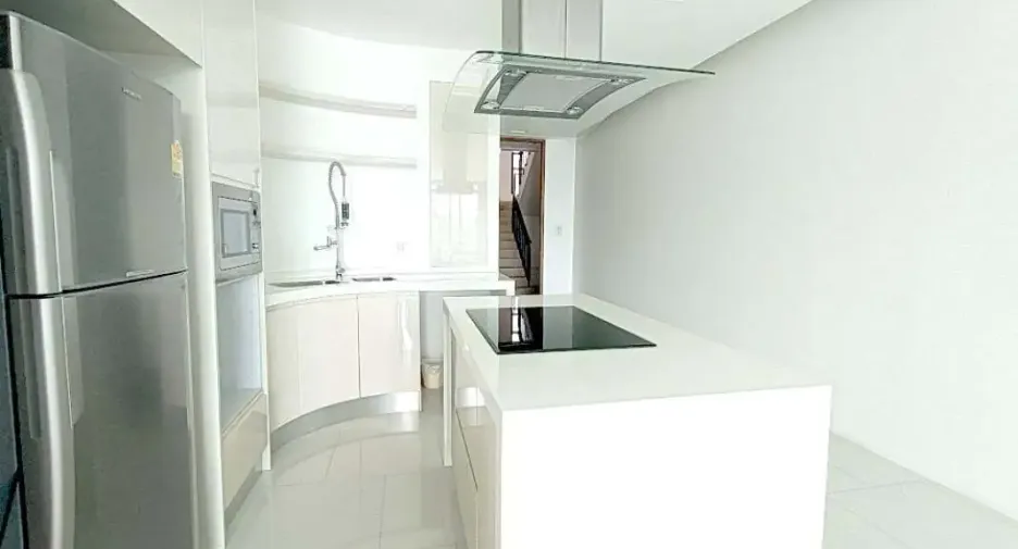 For rent 3 bedrooms condo in Bang Lamung, Chonburi