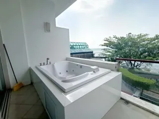 For rent 3 bedrooms condo in Bang Lamung, Chonburi