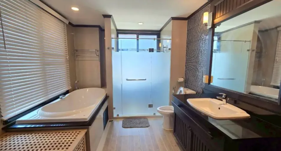 For rent 2 bedrooms condo in Bang Lamung, Chonburi