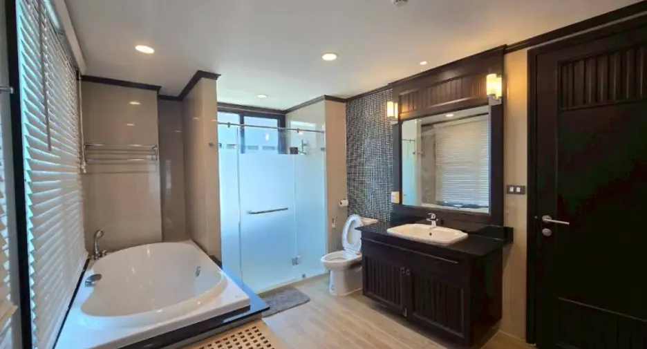 For rent 2 bedrooms condo in Bang Lamung, Chonburi