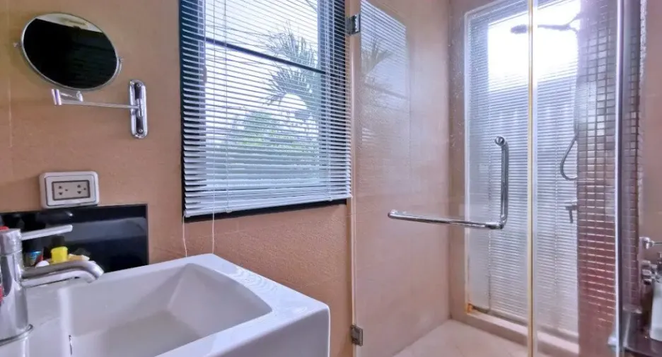 For rent 4 bedrooms house in Bang Lamung, Chonburi