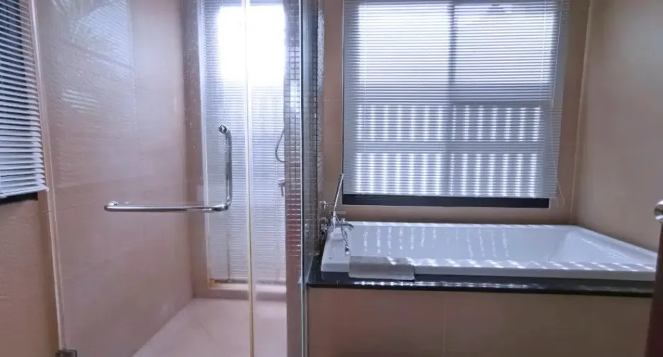 For rent 4 bedrooms house in Bang Lamung, Chonburi