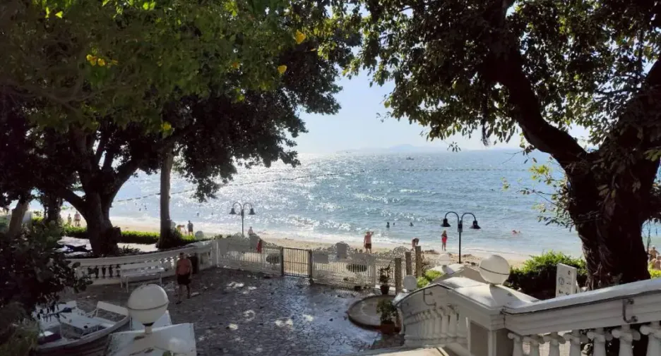 For rent 3 bedrooms condo in Bang Lamung, Chonburi