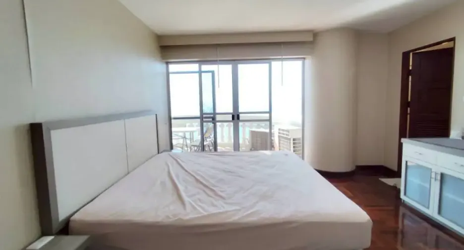 For rent 3 bedrooms condo in Bang Lamung, Chonburi