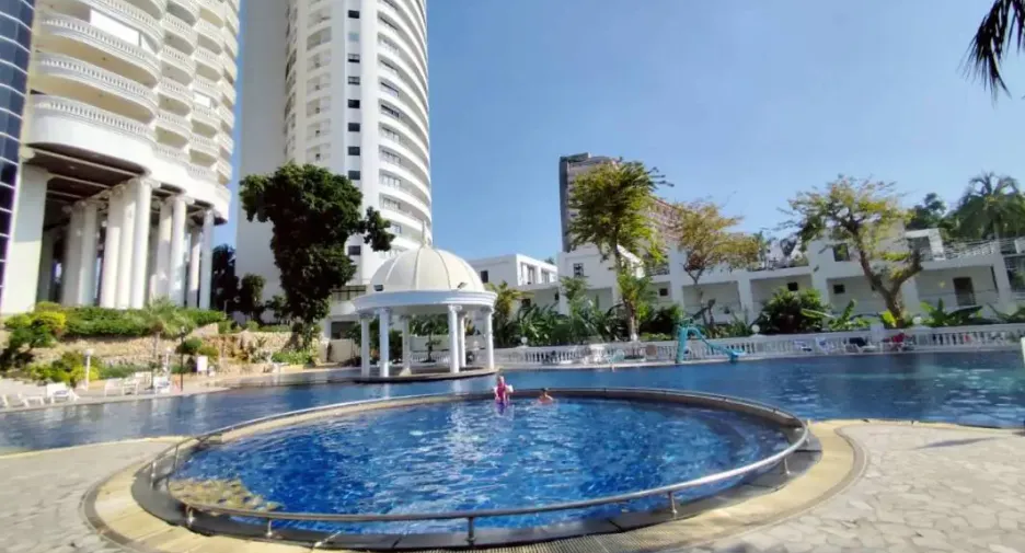 For rent 3 bedrooms condo in Bang Lamung, Chonburi