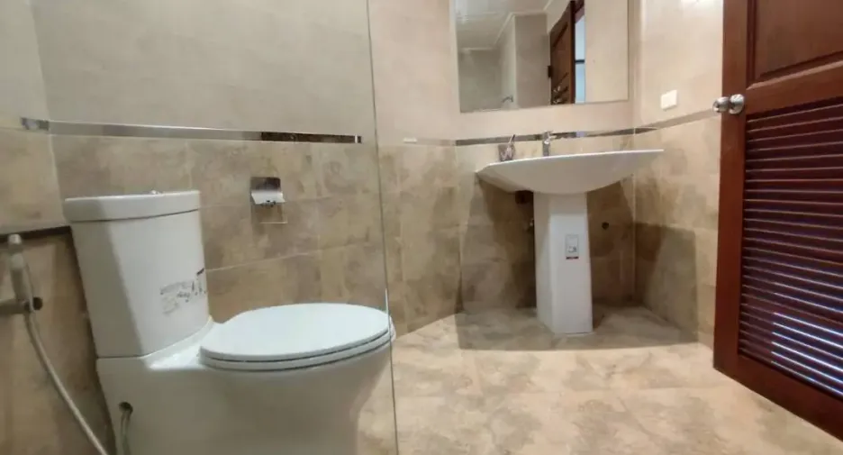 For rent 3 bedrooms condo in Bang Lamung, Chonburi