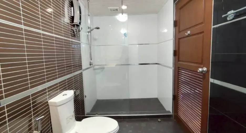 For rent 3 bedrooms condo in Bang Lamung, Chonburi