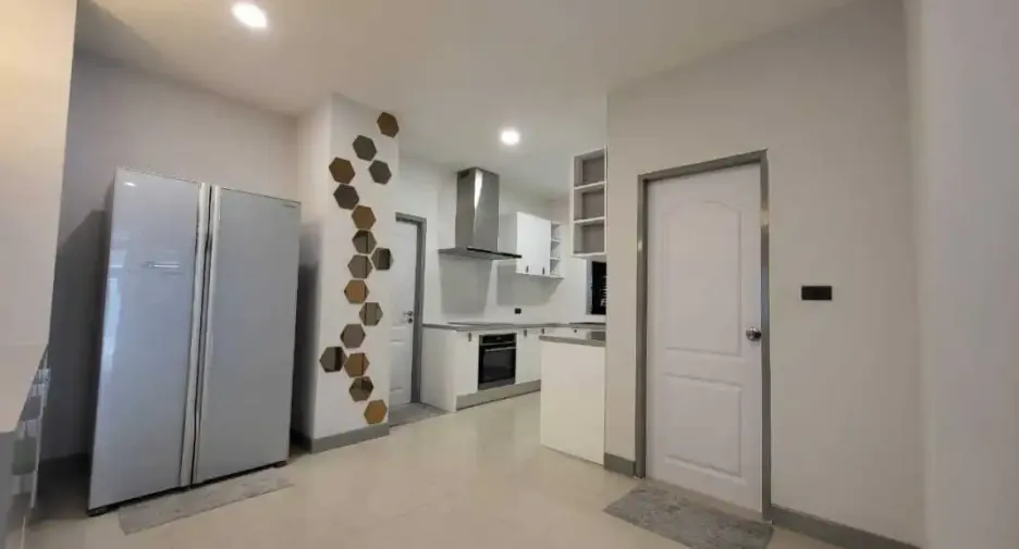 For rent 4 bedrooms house in Bang Lamung, Chonburi
