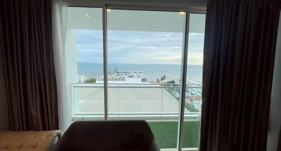 For rent 3 bedrooms condo in Jomtien, Pattaya